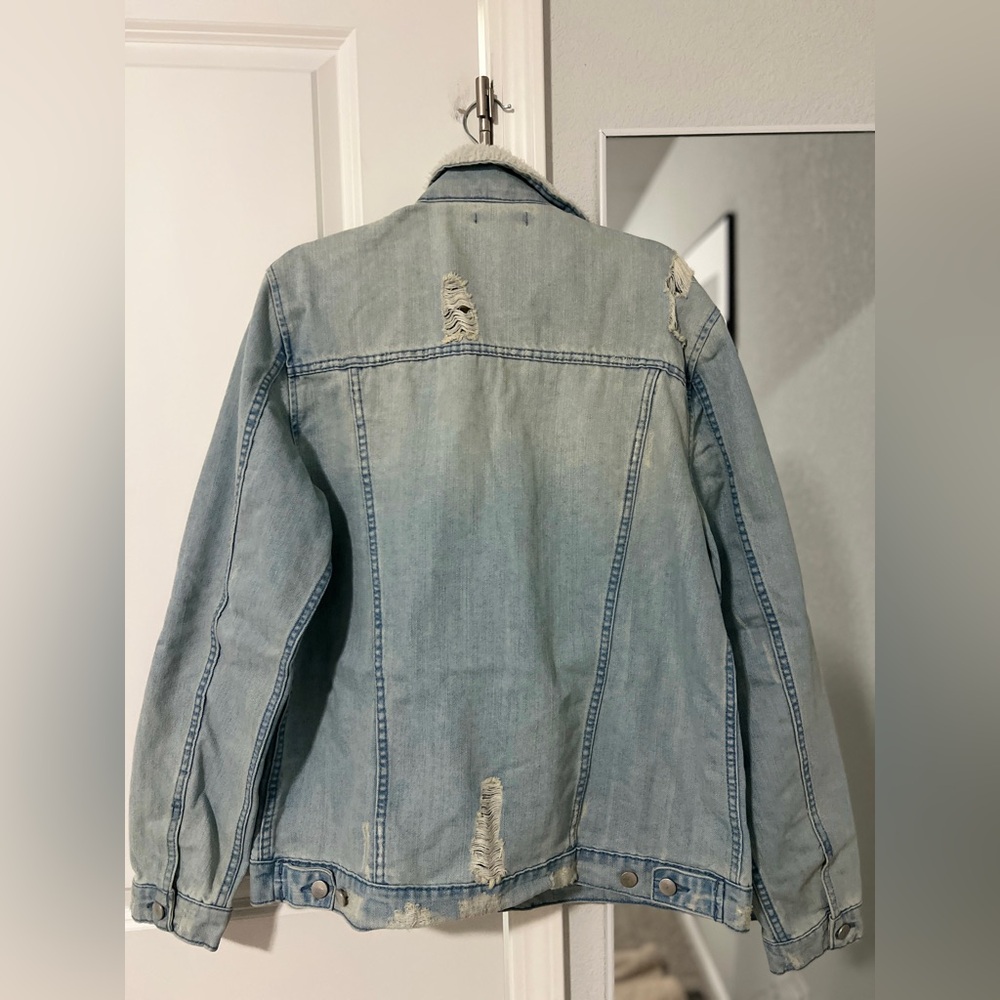 Elwood Denim Trucker Jacket With Sherpa - Picture 3 of 4